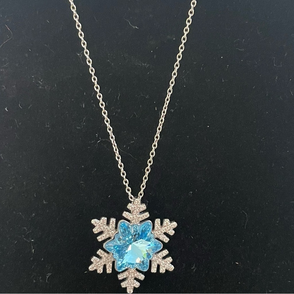 Elegant Silver-Toned Snowflake Necklace with Blue Gem